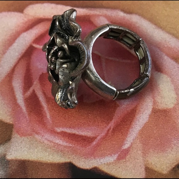 Vintage big floral stretch ring - Picture 4 of 5